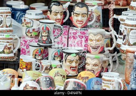 Tazza Souvenir Vlad Drakula, Transilvania, Brașov, Romania Foto Stock