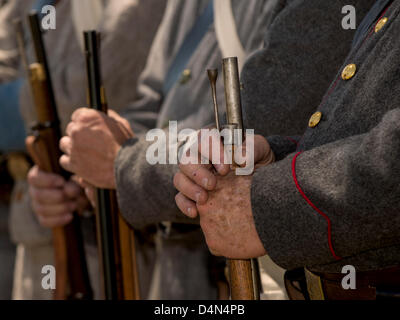 Marzo 16, 2013 - Biloxi MS, noi - i figli di veterani confederati rally in occasione del centocinquantesimo anniversario della causa del sud dell'indipendenza e la dedizione di Jefferson Davis Presidential Library a Beauvoir.(Immagine di credito: © Brian Cahn/ZUMAPRESS.com) Foto Stock