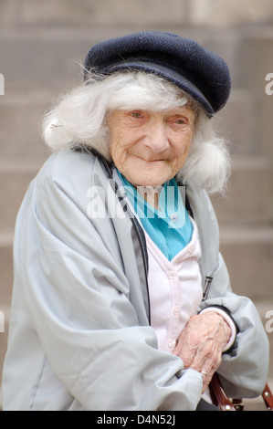 Grey-haired old Lady, Bucarest, Romania, Europa Foto Stock