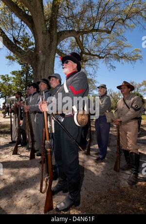 Marzo 16, 2013 - Biloxi MS, noi - i figli di veterani confederati rally in occasione del centocinquantesimo anniversario della causa del sud dell'indipendenza e la dedizione di Jefferson Davis Presidential Library a Beauvoir.(Immagine di credito: © Brian Cahn/ZUMAPRESS.com) Foto Stock