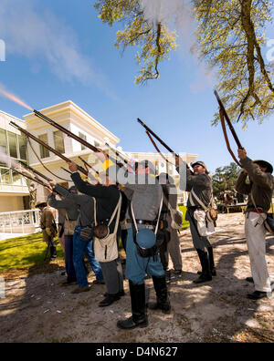 Marzo 16, 2013 - Biloxi MS, noi - i figli di veterani confederati rally in occasione del centocinquantesimo anniversario della causa del sud dell'indipendenza e la dedizione di Jefferson Davis Presidential Library a Beauvoir.(Immagine di credito: © Brian Cahn/ZUMAPRESS.com) Foto Stock