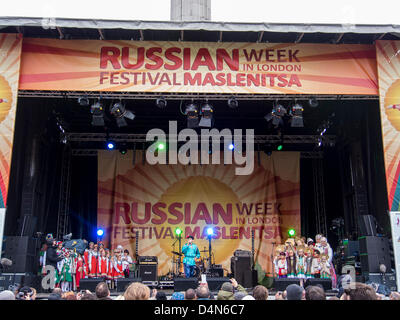 Il palco principale al Maslenitsa, Russo Festival di Primavera, Trafalgar Square, Londra, 16 marzo 2013. Foto Stock