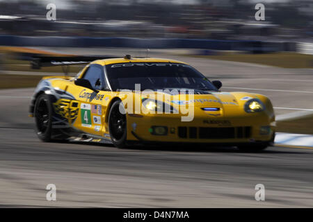 Marzo 16, 2013 - Sebring, Florida, Stati Uniti - ALMS Round 1 12 Ore Sebring,Sebring,FL, 13-16 marzo 2013, Oliver Gavin, Tommy Milner, Richard Westbrook, Chevrolet Corvette C6 ZR1 (credito Immagine: © Ron Bijlsma/ZUMAPRESS.com) Foto Stock