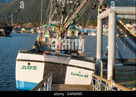 Sitka in Alaska, 16 marzo 2013 Vista di poppa e apparecchiature su un sac roe aringa portamonete con sciabica. Foto Stock