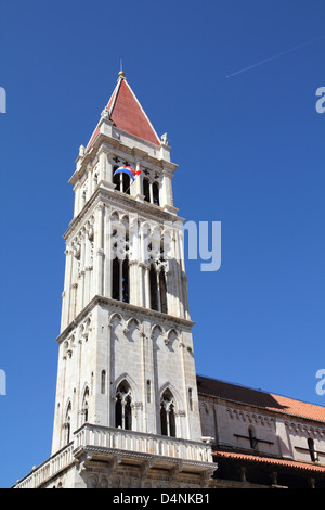 Croazia - Trogir in Dalmazia (Patrimonio Mondiale dell'UNESCO). Il campanile della cattedrale famosa. Foto Stock