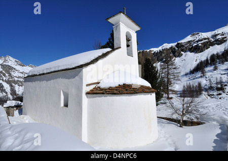 Piccola chiesa di Crasta, Val Fex, Engadina, Grigioni, Svizzera Foto Stock