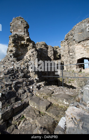 La città di Denbigh, Galles. Vista pittoresca del XIV secolo le rovine di Denbigh Castle. Foto Stock