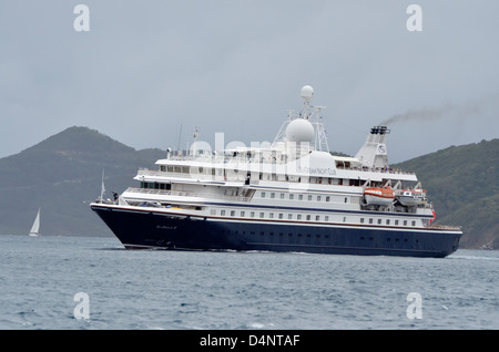 La nave di crociera e barca a vela in Isole Vergini. Foto Stock