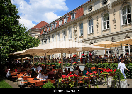 Il ristorante e il cafe OPERNPALAIS, Unter den Linden, Berlin Mitte, Germania Foto Stock