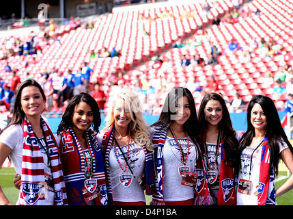 Frisco, TX, Stati Uniti Il 17 marzo 2013. FC Dallas ballerini durante il Major League Soccer match al Pizza Hut Park di Frisco {sate}. FC Dallas sconfitta Houston Dynamo 3-2. Foto Stock