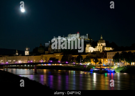 Il castello di Salisburgo e la luna piena, Salisburgo, Austria Foto Stock