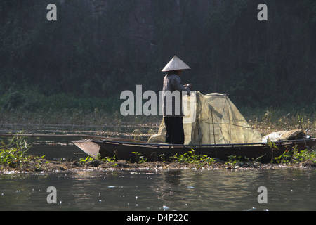 Vietnam Pagoda di profumo fiume evidenzia Hanoi Foto Stock