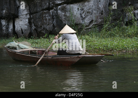 Vietnam Pagoda di profumo fiume evidenzia Hanoi Foto Stock