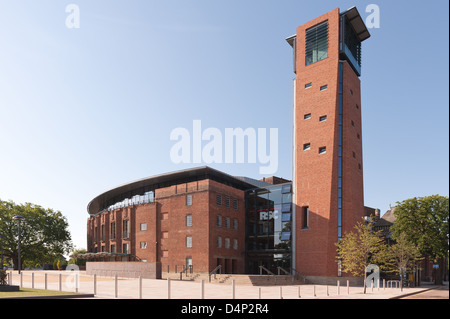 RSC il rinnovato Royal Shakespeare Theatre edificio in estate moderno design simpatico con frazioni Foto Stock