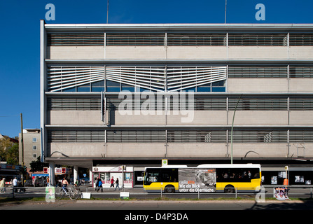 Berlino, Germania, la facciata dell'ex Hertie in Berlin-Moabit Foto Stock