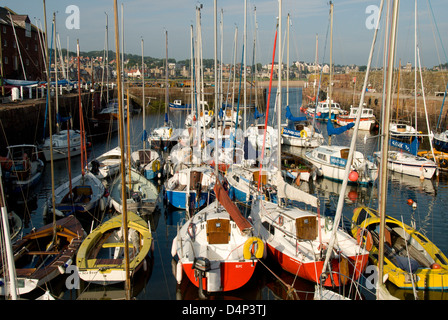 Barche da pesca in North Berwick Harbour, Scozia Foto Stock