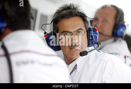 Tedesco della BMW Sauber motorsport direttore Mario Theissen ha mostrato durante la seconda sessione di allenamento a Istanbul Otodrom circuito di Istanbul, Turchia, 05 giugno 2009. Il Gran Premio di Turchia si svolgerà domenica, 07 giugno 2009. Foto: FELIX HEYDER Foto Stock