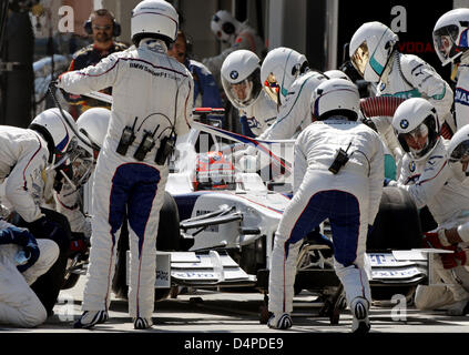 Il polacco pilota di Formula Uno Robert Kubica della BMW Sauber è visto in un pit stop durante il Gran Premio di Formula Uno di Turchia a Istanbul Otodrom circuito di Istanbul, Turchia, 07 giugno 2009. Foto: KERIM OKTEN PISCINA Foto Stock