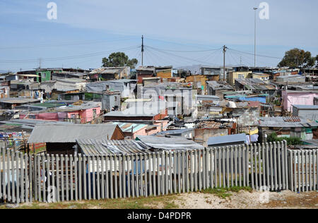 La foto mostra una cittadina con ferro corrugato capanne in Cape Town, Sud Africa, 21 aprile 2009. Foto: Andreas Gebert Foto Stock