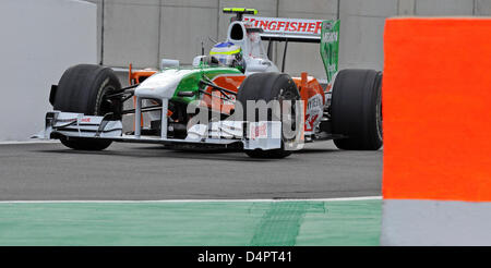 Italiano di Formula One driver della Force India Giancarlo Fisichella manzi la sua vettura durante le qualifiche di Spa Francorchamps, Belgio, 29 agosto 2009. Formula 1 Gran Premio del Belgio ha luogo il 30 agosto 2009. Foto: Peter Steffen Foto Stock