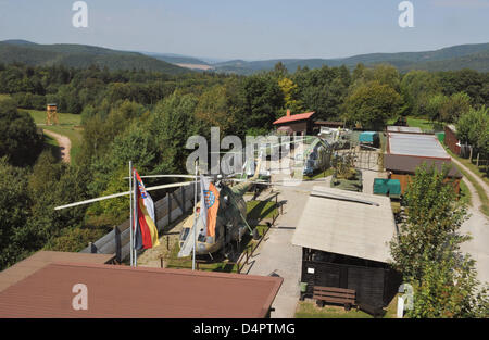 Vista da un ex RDT torre di avvistamento sulla Thuringian-Hessian Museo di frontiera (?Thueringisch-Hessisches Grenzmuseum?) in Schifflersgrund vicino a Bad Sooden-Allendorf, Germania, 01 settembre 2009. Il museo è stato uno dei primi ad aprire in Germania riunificata nell'autunno del 1991. È situato proprio sul luogo dove una torre di vedetta della RDT era rimasto per decenni precedenti. Foto: Uwe Zucchi Foto Stock