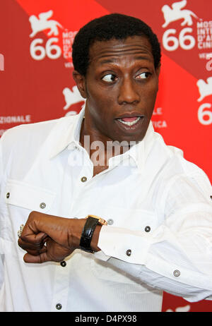 Noi attore Wesley Snipes pone una foto chiamata sul suo film ?Brooklyn?s finest? Al sessantesimo Venice International Film Festival di Venezia, Italia, 08 settembre 2009. Il film corre fuori concorso al festival in esecuzione dal 02 al 12 settembre 2009. Foto: Hubert Boesl Foto Stock