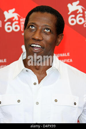 Noi attore Wesley Snipes pone una foto chiamata sul suo film ?Brooklyn?s finest? Al sessantesimo Venice International Film Festival di Venezia, Italia, 08 settembre 2009. Il film corre fuori concorso al festival in esecuzione dal 02 al 12 settembre 2009. Foto: Hubert Boesl Foto Stock