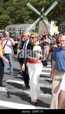 La principessa Maxima dei Paesi Bassi visite il New Amsterdam villagein New York, Stati Uniti d'America, 13 settembre 2009. Il villaggio è stato costruito per il NY400 settimana e fornisce la possibilità di Newyorkesi a sperimentare la tipica olandese di prodotti come il formaggio Old Amsterdam, poffertjes e aringhe. La visita ufficiale del Dutch Crown Prince giovane durerà dal 08 fino al 13 settembre 2009 e celebra il 4 Foto Stock