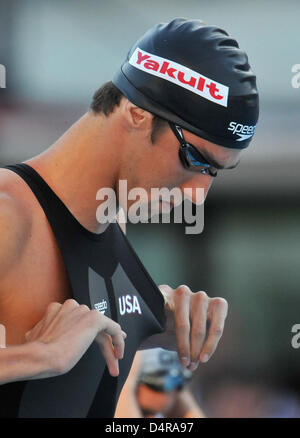 Stati Uniti d'America?s Michael Phelps si prepara per il 200m Freestyle semi-finale a i Campionati del Mondo di nuoto FINA a Roma, Italia, 27 luglio 2009. Foto: Bernd Thissen Foto Stock