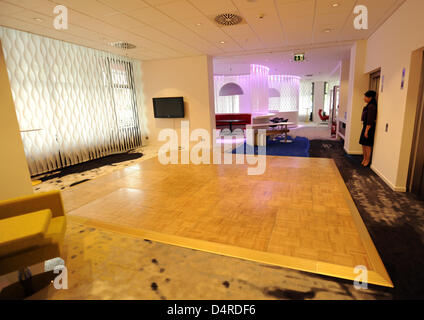 Vista interna di una lounge di hotel Berlin Berlino a Berlino, Germania, 11 agosto 2009. Germania?s atleti impegnati nel XII IAAF Campionati del Mondo di atletica leggera Berlino 2009 dormire nello stesso albergo di sprint giamaicano superstar Ursain bullone. Heinrich Clausen, managing director del comitato organizzatore BOC membri ?vite qui dorme. Egli ha una camera normale.? Foto: RAINER JENSEN Foto Stock