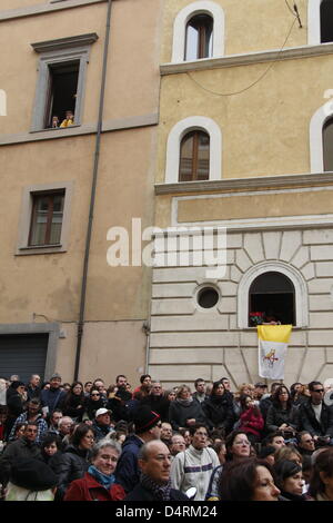 Città del Vaticano. Il 17 marzo 2013. Il primo Angelus domenica la benedizione del Papa Francesco in piazza San Pietro e la Città del Vaticano, Roma Foto Stock