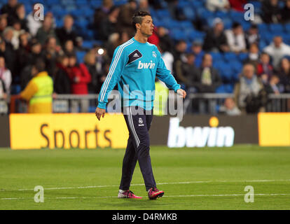 Il Real Madrid di Cristiano Ronaldo si riscalda prima di Primera Division spagnolo partita di calcio tra il Real Madrid e il RCD Mallorca a Santiago Bernabeu Stadium in Madrid, Spagna, 16 marzo 2013. Madrid ha vinto 5:2. Foto: Fabian Stratenschulte/dpa Foto Stock