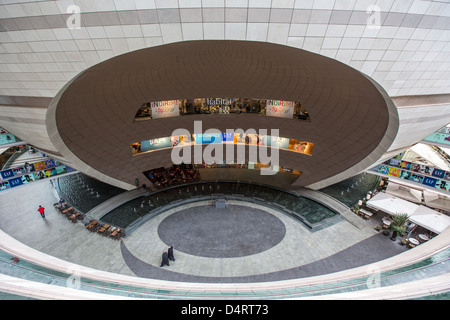 Europa Turchia Istanbul, Levent trimestre, il Canyon mall progettato dagli architetti Tabanlioglu & Jerde Foto Stock