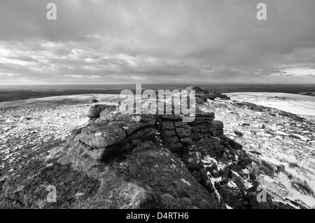 Guardando a Nord attraverso il Devon dalla sommità del West Mill Tor, Dartmoor. Foto Stock