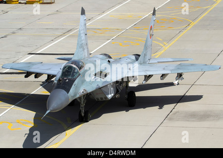 Vista dall'alto di un Bulgarian Air Force MiG-29 velivoli dotati di una AA-8 missile afide, Graf Ignatievo Air Base, Bulgaria. Foto Stock