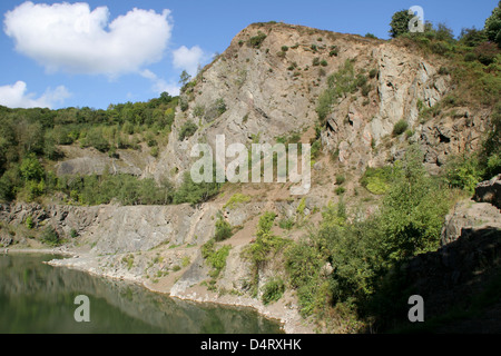 Gola di Cava piscina faccia Malvern Hills Worcestershire Inghilterra REGNO UNITO Foto Stock