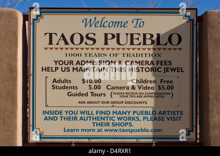 Taos Pueblo: segno Foto Stock
