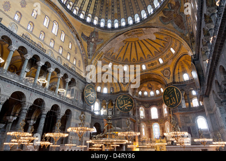 Hagia Sophia, è un ex ortodossi basilica patriarcale, più tardi una moschea, e ora un museo ad Istanbul in Turchia. Foto Stock