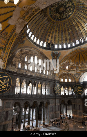 Hagia Sophia, è un ex ortodossi basilica patriarcale, più tardi una moschea, e ora un museo ad Istanbul in Turchia. Foto Stock