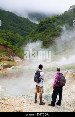 La valle della desolazione - fumarole sulfuree sul lago bollente escursione in Dominica Foto Stock