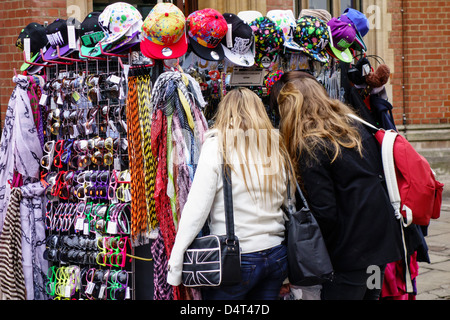 Street Trader Stand in Canterbury High Street Foto Stock