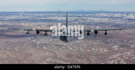Un MC-130 che manuevers durante una missione di addestramento su Nuovo Messico. Foto Stock