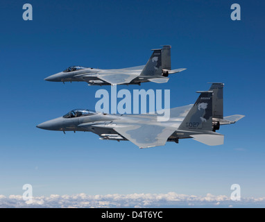 Due F-15 aquile dalla 173rd Fighter Wing condurre aria-aria allenamento nel centro di Oregon. Foto Stock