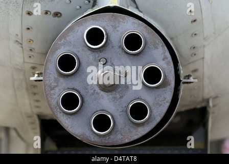 Close-up del GAU-8 Avenger pistola su un A-10A Thunderbolt II di U.S. Air Force, Geilenkirchen, Germania. Foto Stock