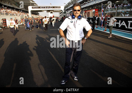 Il tedesco Mario Theissen, direttore Motorsport di BMW Sauber sorrisi prima di iniziare a Yas Marina Circuit di Abu Dhabi, Emirati Arabi Uniti, 01 novembre 2009. La fanciulla Formula 1 Gran Premio di Abu Dhabi che si terrà il 01 novembre 2009 sarà l'ultima Formula Uno GP per la BMW Sauber. Foto: Jens Buettner Foto Stock