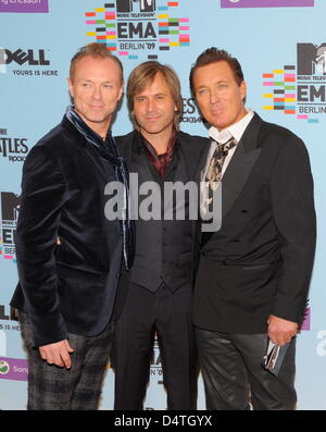 La band britannica Spandau Ballet arriva per gli MTV Europe Music Awards alla O2 World di Berlino, Germania, 05 novembre 2009. MTV ha scelto Berlino per la cerimonia come l'anno 2009 segna il ventesimo anniversario della caduta del muro di Berlino. Foto: Soeren Stache Foto Stock