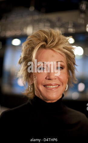 Noi attrice Jane Fonda pone a Duesseldorf in Germania, 06 novembre 2009. La leggenda dello schermo ed ex ministro degli esteri tedesco Joschka Fischer sono questo anno?s vincitori del tedesco premio sostenibilità. Foto: ROLF VENNENBERND Foto Stock