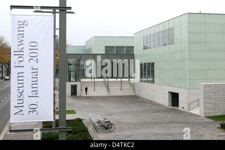 La foto mostra il nuovo edificio del Museo Folkwang di Essen, Germania, 11 novembre 2009. L'interno del museo è stato terminato alcuni giorni fa. Il lavoro deve essere ancora fatto a strutture esterne prima dell'apertura ufficiale alla fine di gennaio 2010. Il Alfried Krupp von Bohlen e Halbach Fondazione finanziata la costruzione che hanno un costo di 55 milioni di euro. Foto: Julian Stratenschulte Foto Stock