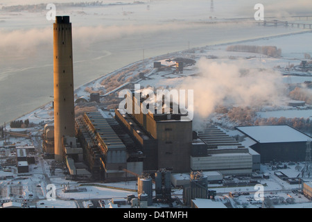 Una veduta aerea di ScottishPower della Centrale Energetica di Longannet, sulla sponda nord del Firth of Forth vicino a Kincardine, Scozia. Foto Stock