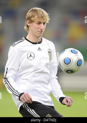 Nazionale tedesco Stefan Kiessling nella foto durante una sessione di allenamento della nazionale tedesca di calcio a Duesseldorf in Germania, 17 novembre 2009. Il team tedesco sarà di fronte alla Costa d Avorio in un contesto internazionale amichevole a Gelsenkirchen il 18 novembre 2009. Foto: ACHIM SCHEIDEMANN Foto Stock